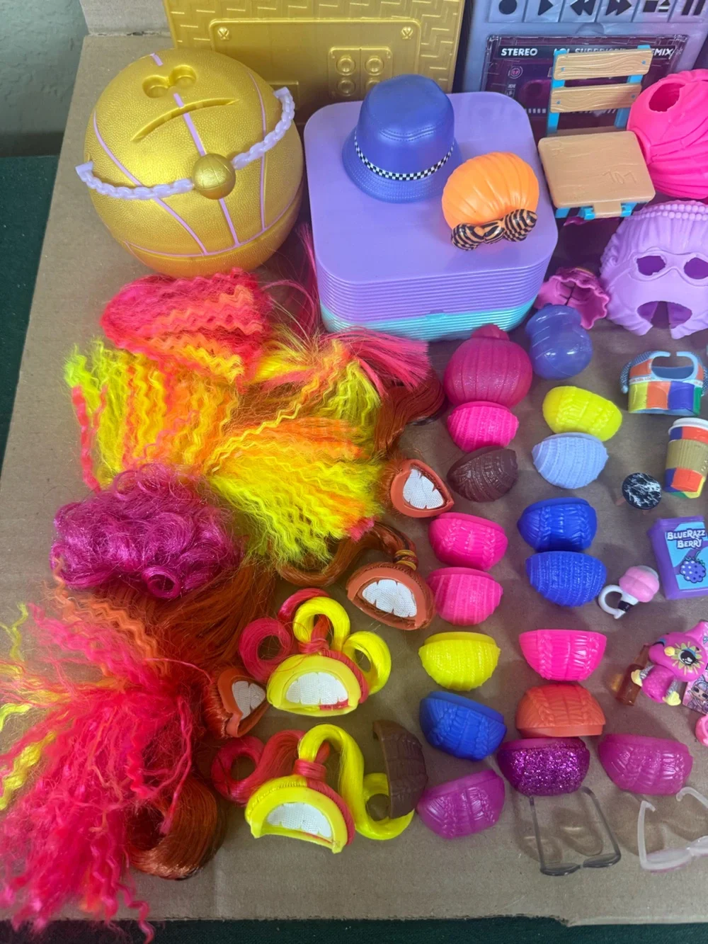 Awesome!!  L.O.L. Surprise! Dolls & Accessories Bulk !!!!